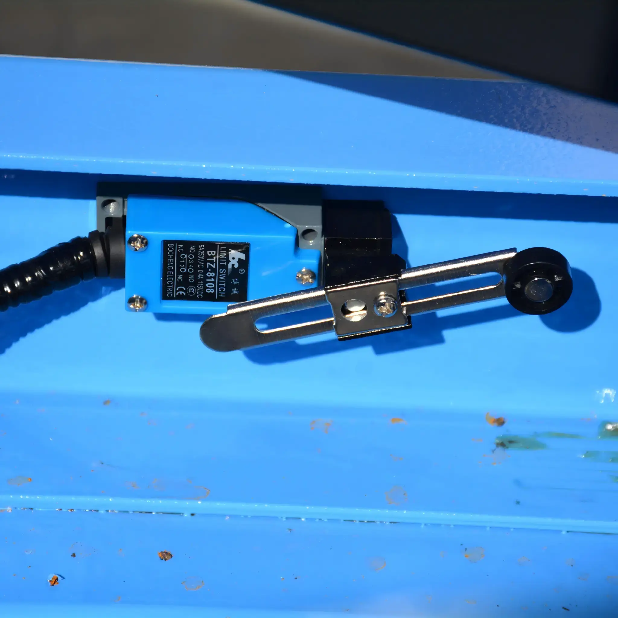 Mobile Scissor Lift Series(1.0t-2.0t) - Image 9